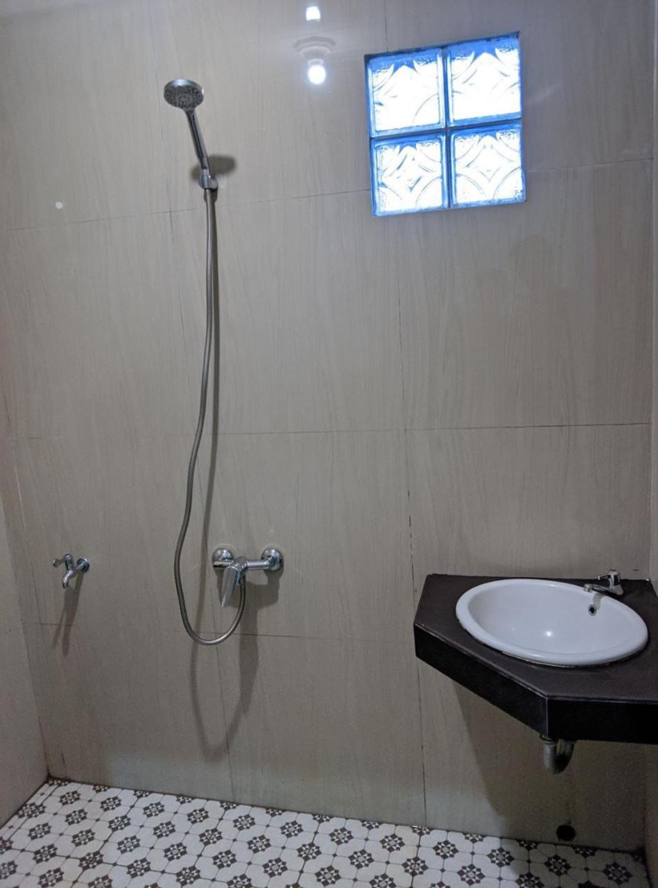 Teratai Residence Mitra Reddoorz メダン エクステリア 写真