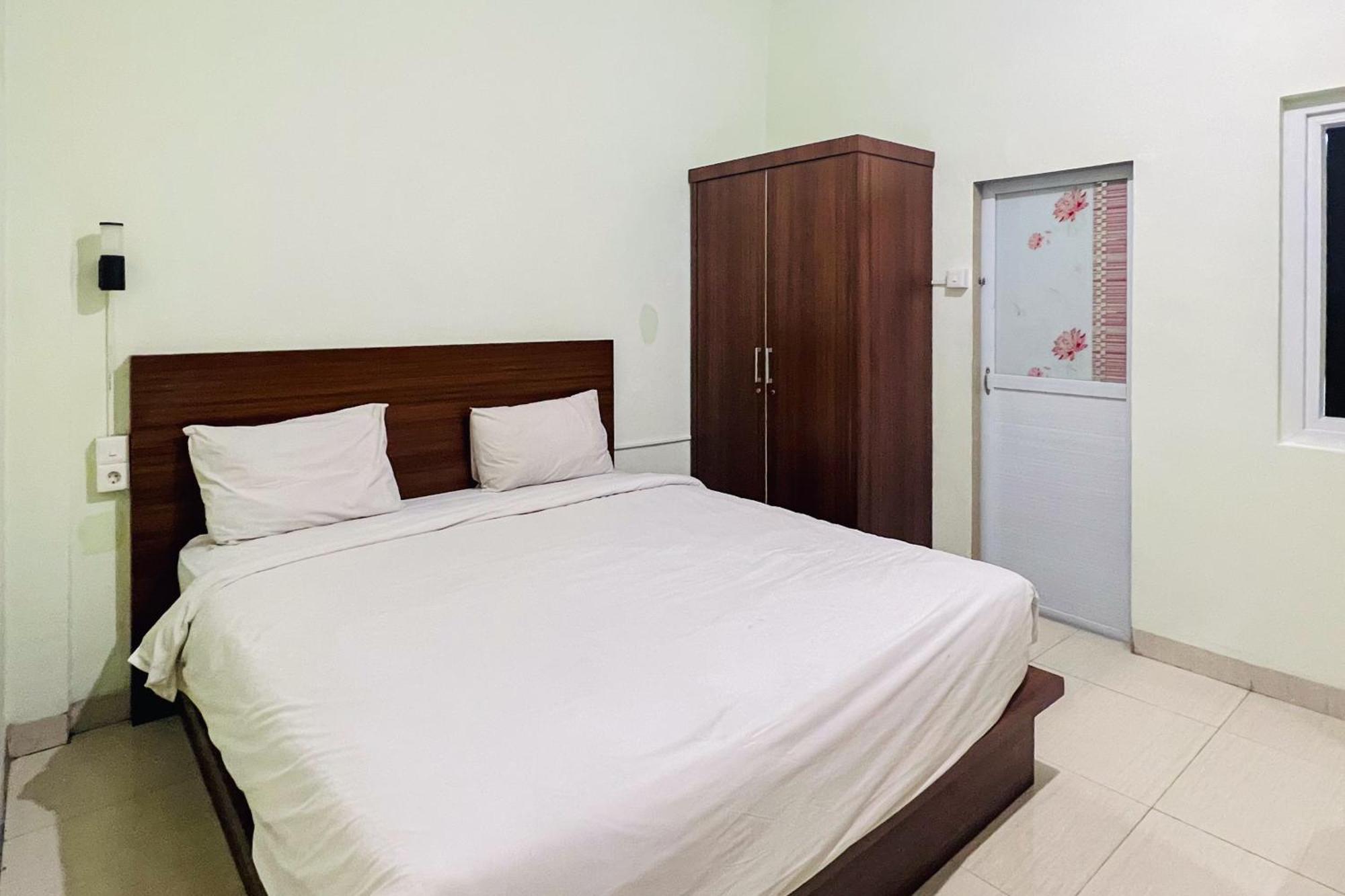 Teratai Residence Mitra Reddoorz メダン エクステリア 写真